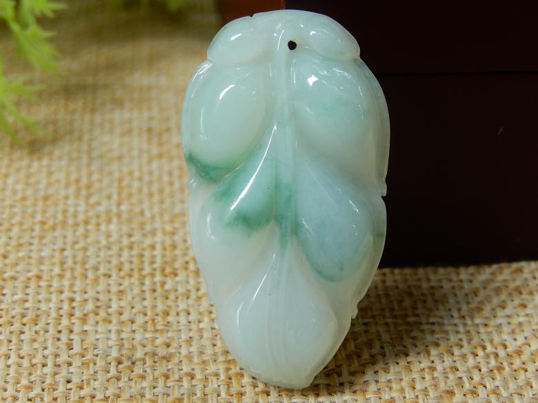 翡翠手镯100种图片,翡翠原石飘花效果图-第1张图片-翡翠网 翡翠手镯100种图片,翡翠原石飘花效果图-第1张图片-翡翠网