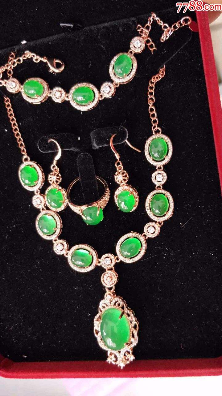 翡翠的晶体纹是什么意思,翡翠价格中四是多少钱-第2张图片-翡翠网 翡翠的晶体纹是什么意思,翡翠价格中四是多少钱-第2张图片-翡翠网