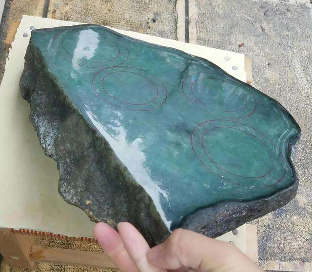 缅甸出口翡翠原石翡翠原石鉴别最简单方法-第1张图片-翡翠网 缅甸出口翡翠原石翡翠原石鉴别最简单方法-第1张图片-翡翠网