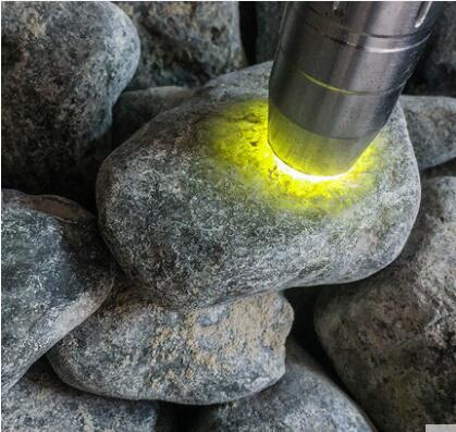 缅甸出口翡翠原石翡翠原石鉴别最简单方法-第2张图片-翡翠网 缅甸出口翡翠原石翡翠原石鉴别最简单方法-第2张图片-翡翠网