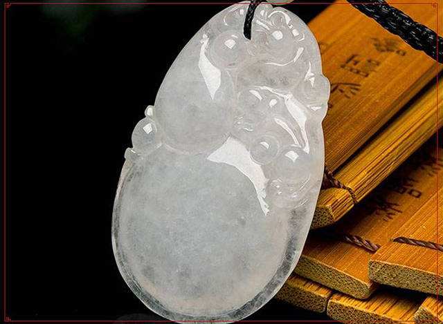 翡翠鉴别知识翡翠的分类,怎样辨别翡翠真假的小窍门-第2张图片-翡翠网 翡翠鉴别知识翡翠的分类,怎样辨别翡翠真假的小窍门-第2张图片-翡翠网