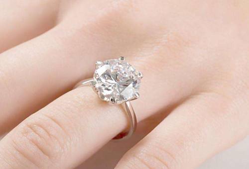 正常50分钻戒多少钱,钻戒去哪里买-第1张图片-翡翠网 正常50分钻戒多少钱,钻戒去哪里买-第1张图片-翡翠网