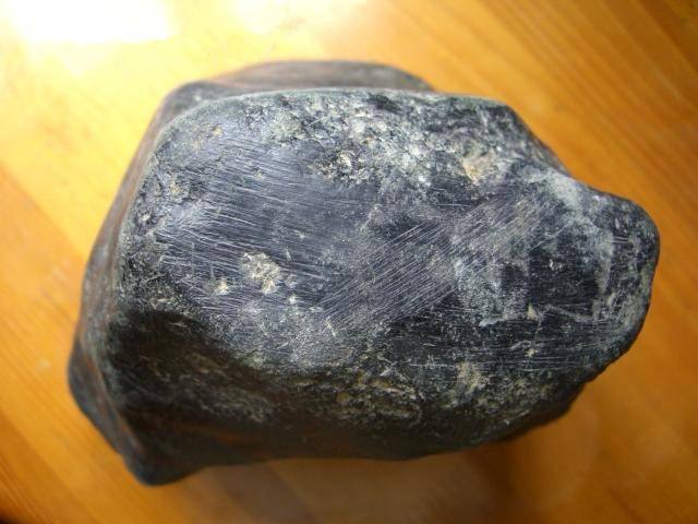 翡翠原石鱼龙混杂8亿帝王绿翡翠图片-第1张图片-翡翠网 翡翠原石鱼龙混杂8亿帝王绿翡翠图片-第1张图片-翡翠网