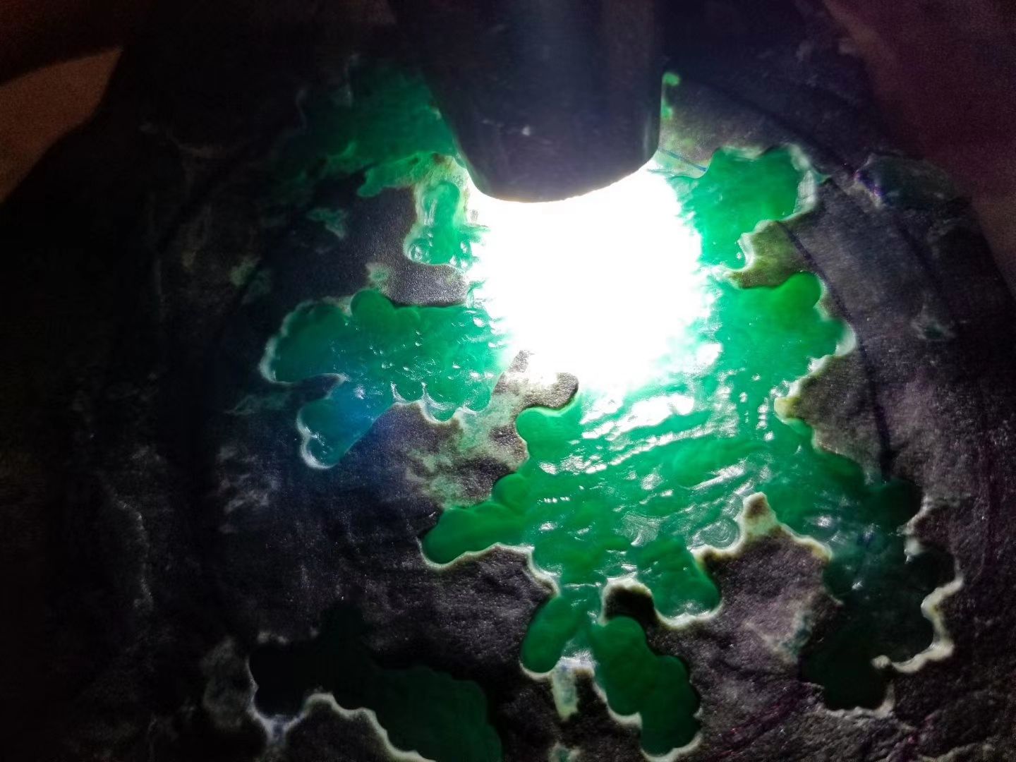 关于翡翠原石表现不咋滴能开出好料吗的信息-第1张图片-翡翠网 关于翡翠原石表现不咋滴能开出好料吗的信息-第1张图片-翡翠网