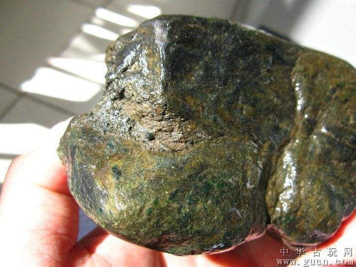 翡翠原石赌石品种,缅甸翡翠原石赌石视频-第2张图片-翡翠网 翡翠原石赌石品种,缅甸翡翠原石赌石视频-第2张图片-翡翠网