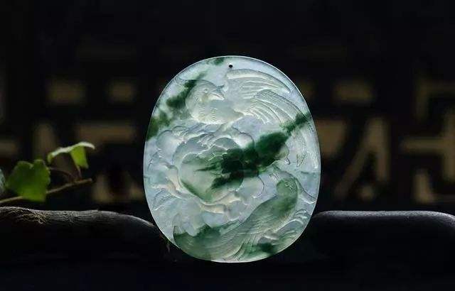 关于翡翠的知识大全翡翠飘花知识点-第2张图片-翡翠网 关于翡翠的知识大全翡翠飘花知识点-第2张图片-翡翠网