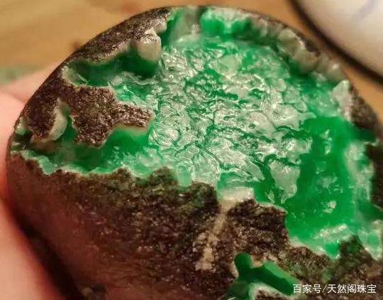 关于珠宝鉴定中心如何鉴定翡翠原石的信息-第1张图片-翡翠网 关于珠宝鉴定中心如何鉴定翡翠原石的信息-第1张图片-翡翠网