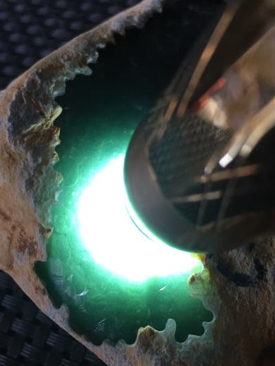 关于珠宝鉴定中心如何鉴定翡翠原石的信息-第2张图片-翡翠网 关于珠宝鉴定中心如何鉴定翡翠原石的信息-第2张图片-翡翠网