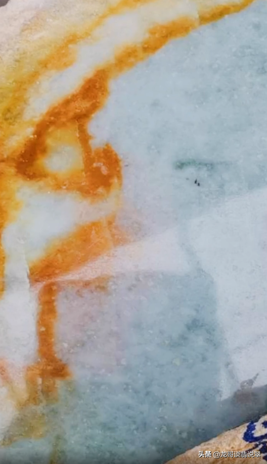 铁翡翠原石铁矿石的特征-第3张图片-翡翠网 铁翡翠原石铁矿石的特征-第3张图片-翡翠网