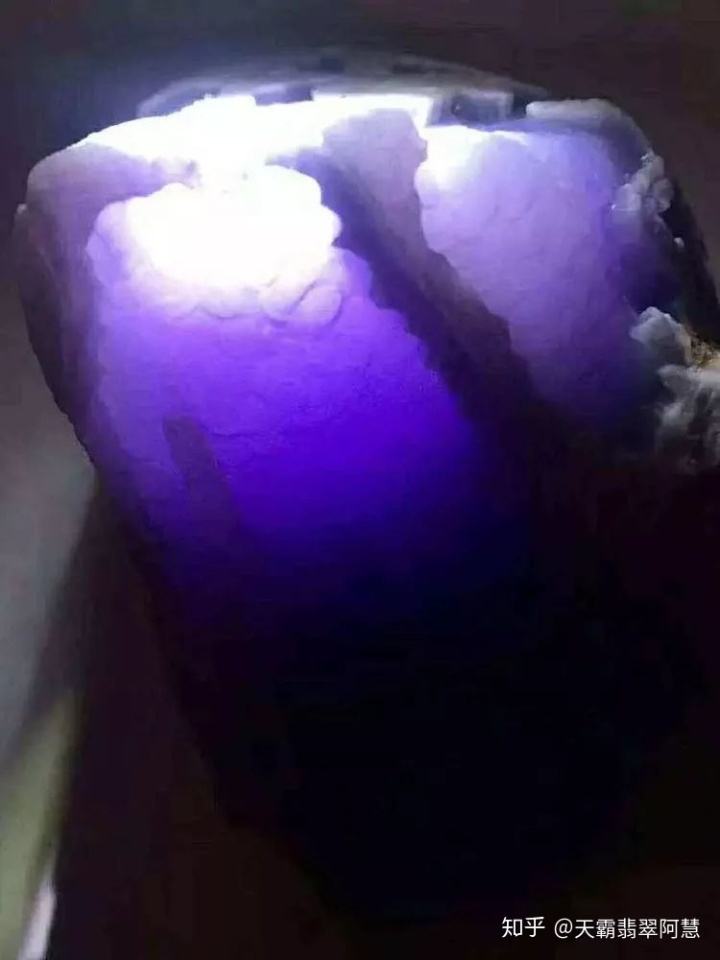 翡翠紫罗兰原石什么样的简单介绍-第2张图片-翡翠网 翡翠紫罗兰原石什么样的简单介绍-第2张图片-翡翠网