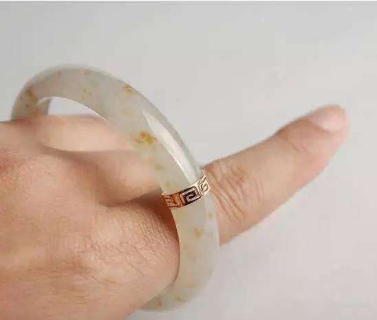 翡翠断裂手镯镶嵌无痕修复的简单介绍-第1张图片-翡翠网 翡翠断裂手镯镶嵌无痕修复的简单介绍-第1张图片-翡翠网