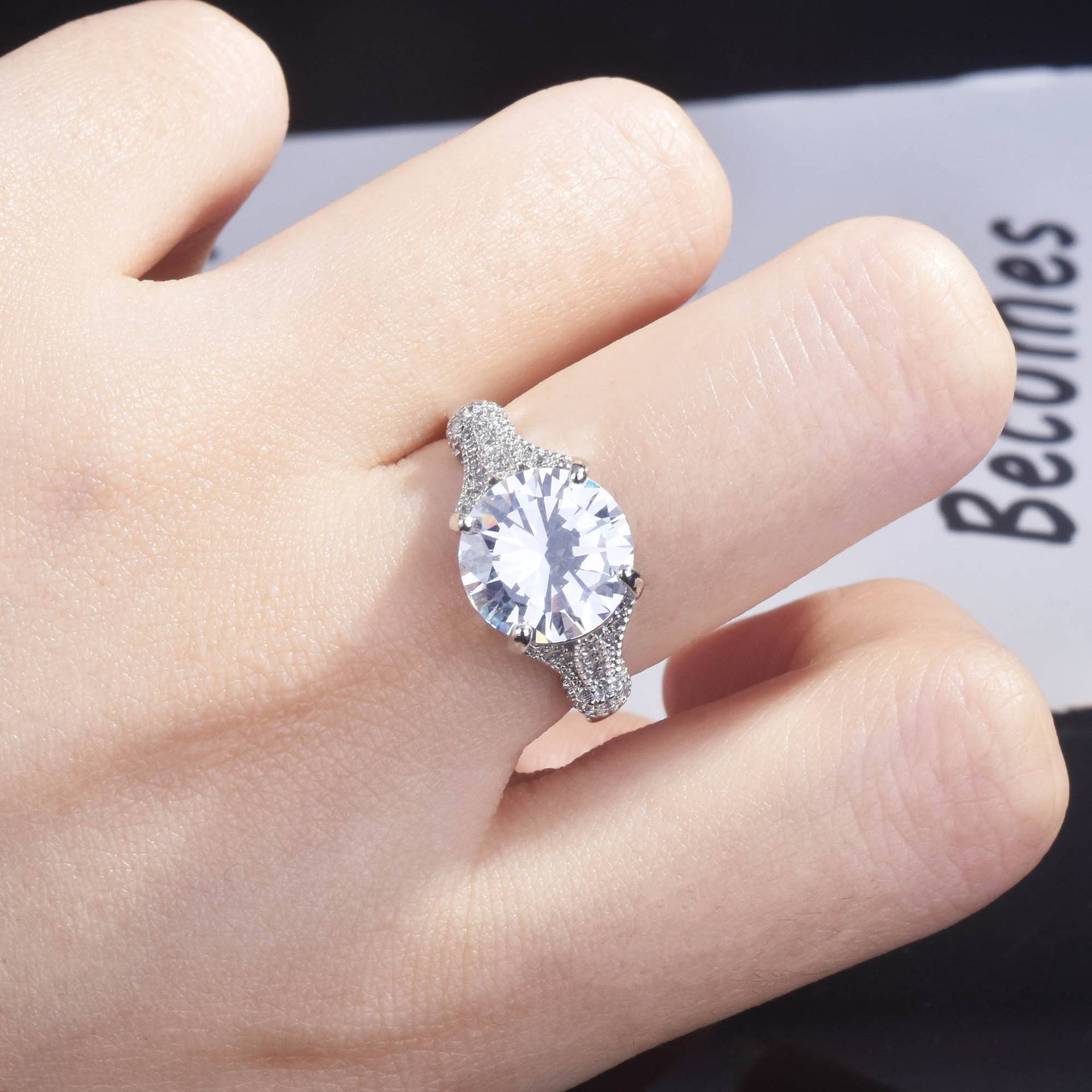 2克拉钻戒价格查询蒂芙尼钻戒一克拉多少钱-第2张图片-翡翠网 2克拉钻戒价格查询蒂芙尼钻戒一克拉多少钱-第2张图片-翡翠网