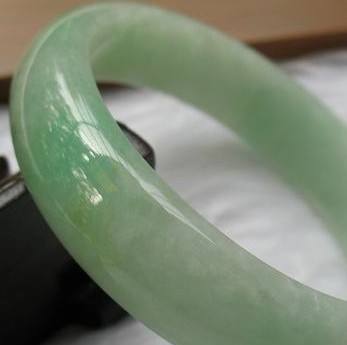 翡翠手镯豆种价格的简单介绍-第1张图片-翡翠网 翡翠手镯豆种价格的简单介绍-第1张图片-翡翠网