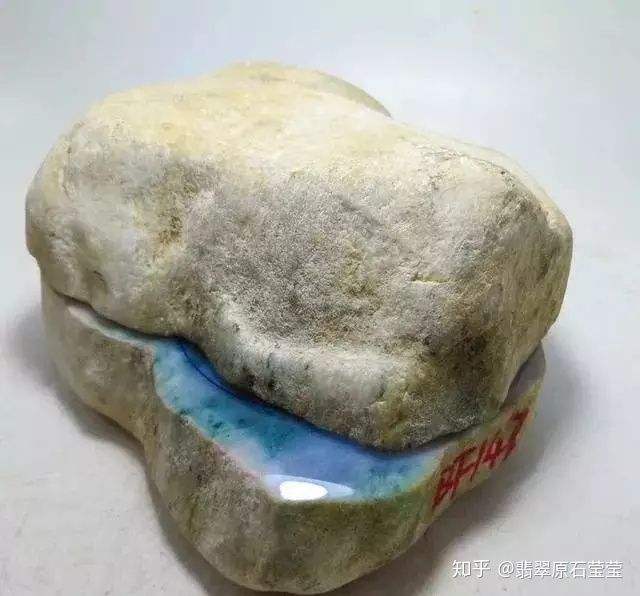 15种假翡翠图解,分辨假翡翠原石-第1张图片-翡翠网 15种假翡翠图解,分辨假翡翠原石-第1张图片-翡翠网