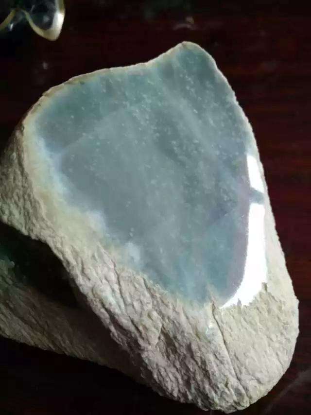 15种假翡翠图解,分辨假翡翠原石-第2张图片-翡翠网 15种假翡翠图解,分辨假翡翠原石-第2张图片-翡翠网