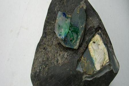 翡翠在水里泡了一年翡翠原石可以人造吗-第4张图片-翡翠网 翡翠在水里泡了一年翡翠原石可以人造吗-第4张图片-翡翠网