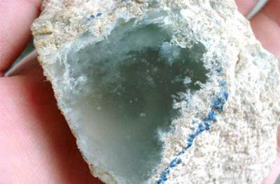 翡翠在水里泡了一年翡翠原石可以人造吗-第6张图片-翡翠网 翡翠在水里泡了一年翡翠原石可以人造吗-第6张图片-翡翠网