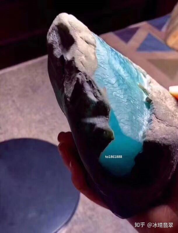 翡翠手镯高冰飘花图片高冰晴蓝翡翠原石-第1张图片-翡翠网 翡翠手镯高冰飘花图片高冰晴蓝翡翠原石-第1张图片-翡翠网