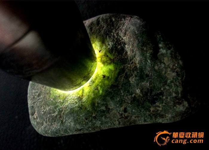 翡翠原料鉴别知识,如何鉴定翡翠的好坏-第1张图片-翡翠网 翡翠原料鉴别知识,如何鉴定翡翠的好坏-第1张图片-翡翠网