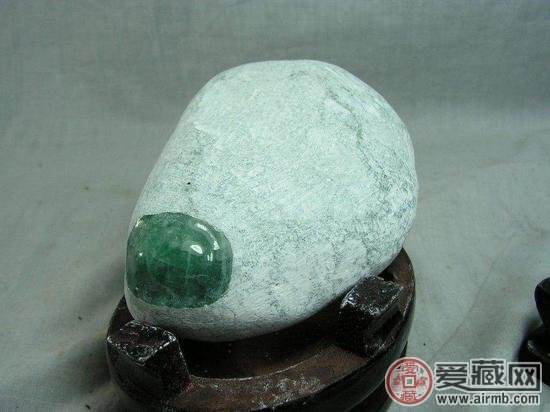 这样的翡翠原石有价值吗,翡翠原石的鉴赏与收藏-第1张图片-翡翠网 这样的翡翠原石有价值吗,翡翠原石的鉴赏与收藏-第1张图片-翡翠网