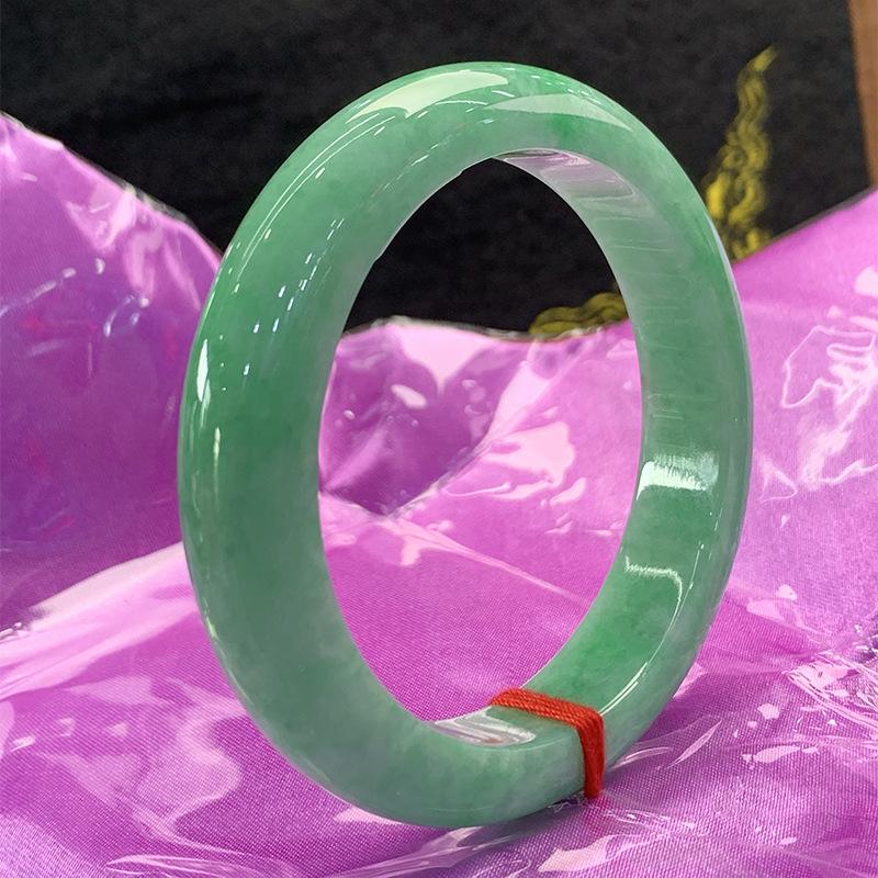 去云南旅游买的翡翠都是真的吗云南旅游买翡翠手镯-第1张图片-翡翠网 去云南旅游买的翡翠都是真的吗云南旅游买翡翠手镯-第1张图片-翡翠网