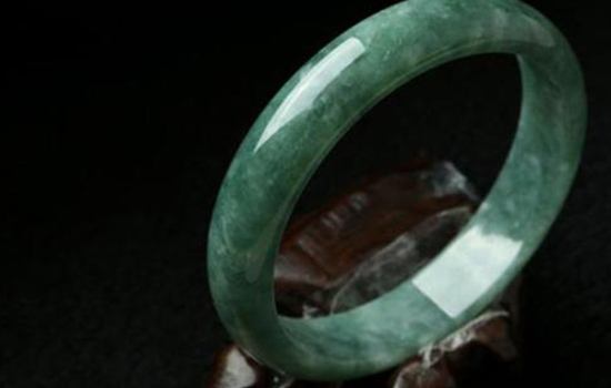 关于翡翠油青原石的信息-第1张图片-翡翠网 关于翡翠油青原石的信息-第1张图片-翡翠网