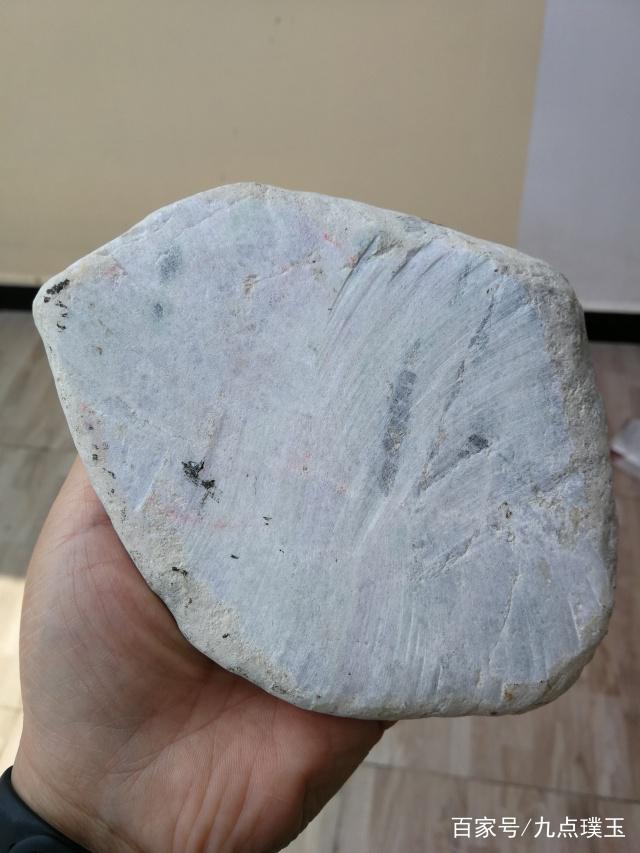 13种翡翠原石打灯表现,翡翠原石癞点的表现-第1张图片-翡翠网 13种翡翠原石打灯表现,翡翠原石癞点的表现-第1张图片-翡翠网