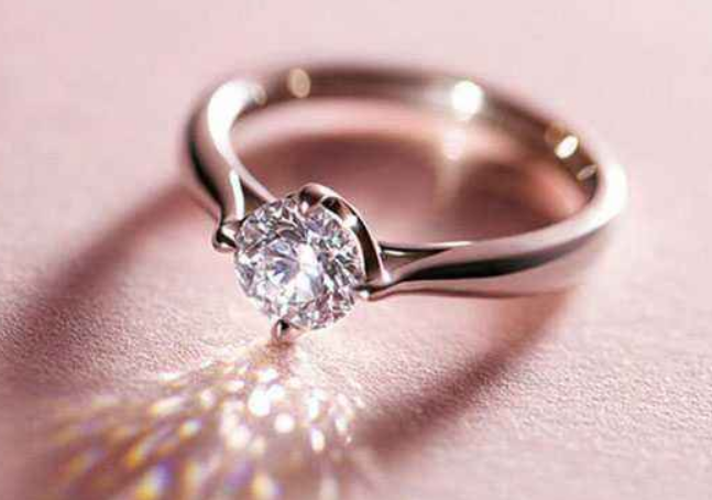 一枚钻石戒指多少钱,925钻石戒指一般多少钱-第1张图片-翡翠网 一枚钻石戒指多少钱,925钻石戒指一般多少钱-第1张图片-翡翠网