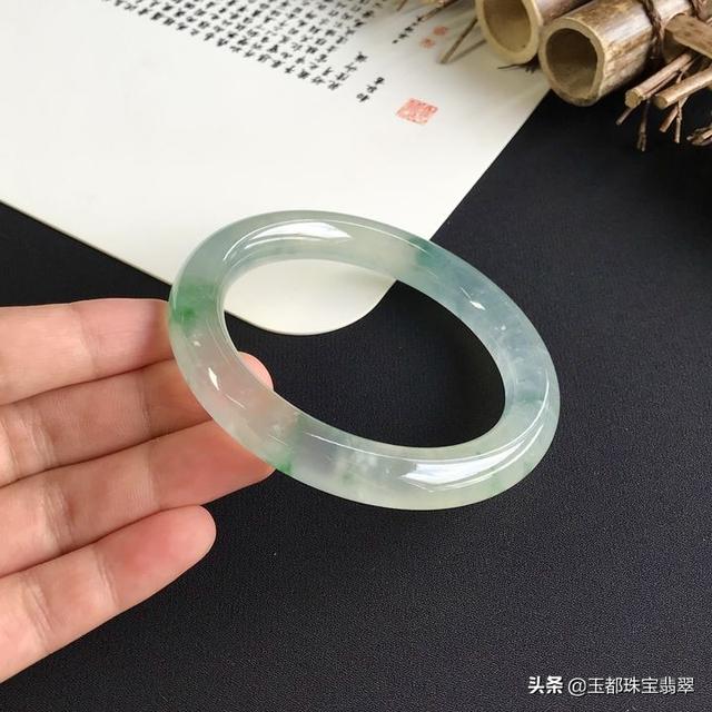 鉴定翡翠用盐水最简单方法,和田玉鉴定翡翠知识-第1张图片-翡翠网 鉴定翡翠用盐水最简单方法,和田玉鉴定翡翠知识-第1张图片-翡翠网