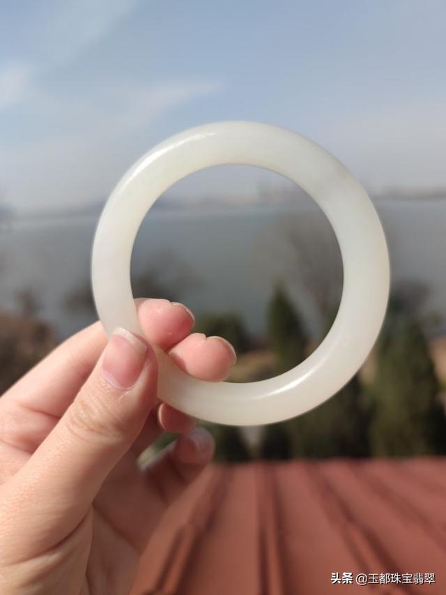 鉴定翡翠用盐水最简单方法,和田玉鉴定翡翠知识-第2张图片-翡翠网 鉴定翡翠用盐水最简单方法,和田玉鉴定翡翠知识-第2张图片-翡翠网