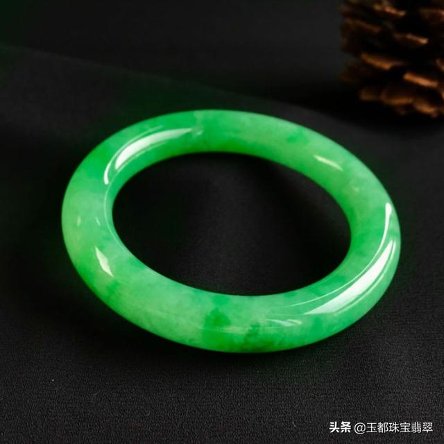 鉴定翡翠用盐水最简单方法,和田玉鉴定翡翠知识-第3张图片-翡翠网 鉴定翡翠用盐水最简单方法,和田玉鉴定翡翠知识-第3张图片-翡翠网