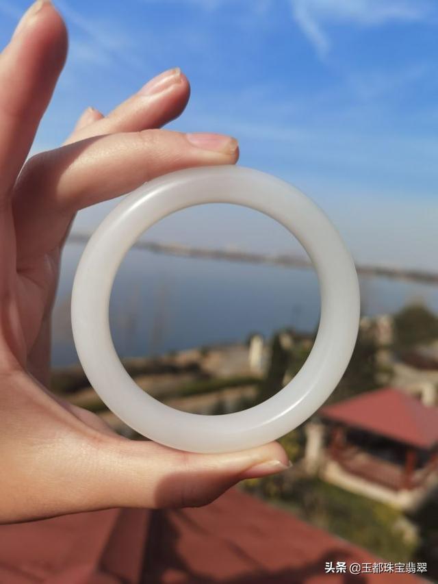 鉴定翡翠用盐水最简单方法,和田玉鉴定翡翠知识-第4张图片-翡翠网 鉴定翡翠用盐水最简单方法,和田玉鉴定翡翠知识-第4张图片-翡翠网