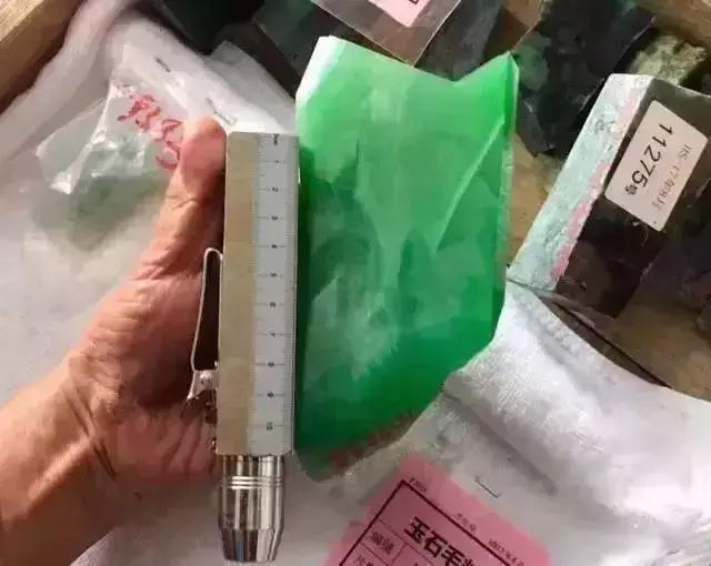 帝王绿翡翠价格多少及图片翡翠帝王绿每克价格-第9张图片-翡翠网 帝王绿翡翠价格多少及图片翡翠帝王绿每克价格-第9张图片-翡翠网