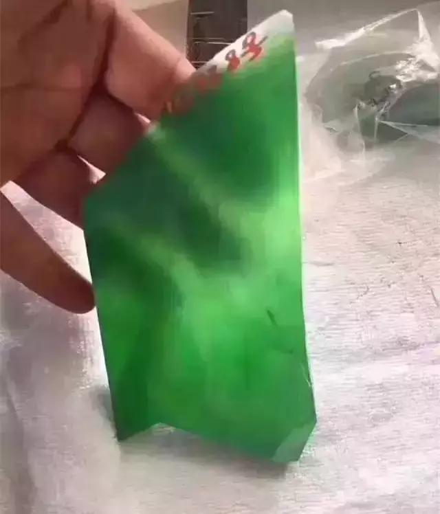 帝王绿翡翠价格多少及图片翡翠帝王绿每克价格-第10张图片-翡翠网 帝王绿翡翠价格多少及图片翡翠帝王绿每克价格-第10张图片-翡翠网