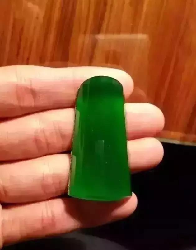 帝王绿翡翠价格多少及图片翡翠帝王绿每克价格-第21张图片-翡翠网 帝王绿翡翠价格多少及图片翡翠帝王绿每克价格-第21张图片-翡翠网