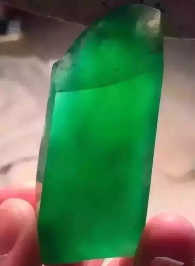 帝王绿翡翠价格多少及图片翡翠帝王绿每克价格-第22张图片-翡翠网 帝王绿翡翠价格多少及图片翡翠帝王绿每克价格-第22张图片-翡翠网