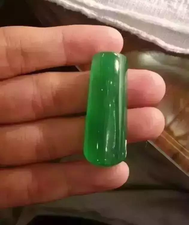 帝王绿翡翠价格多少及图片翡翠帝王绿每克价格-第27张图片-翡翠网 帝王绿翡翠价格多少及图片翡翠帝王绿每克价格-第27张图片-翡翠网