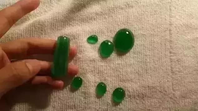 帝王绿翡翠价格多少及图片翡翠帝王绿每克价格-第32张图片-翡翠网 帝王绿翡翠价格多少及图片翡翠帝王绿每克价格-第32张图片-翡翠网