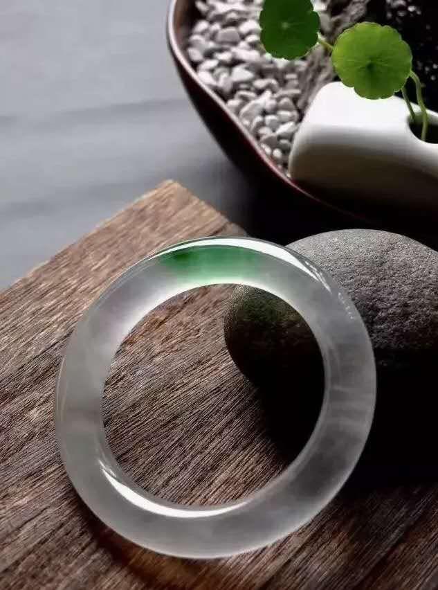 翡翠好坏鉴别方法翡翠辨别好坏最全翡翠知识看了还怕被宰-第1张图片-翡翠网 翡翠好坏鉴别方法翡翠辨别好坏最全翡翠知识看了还怕被宰-第1张图片-翡翠网