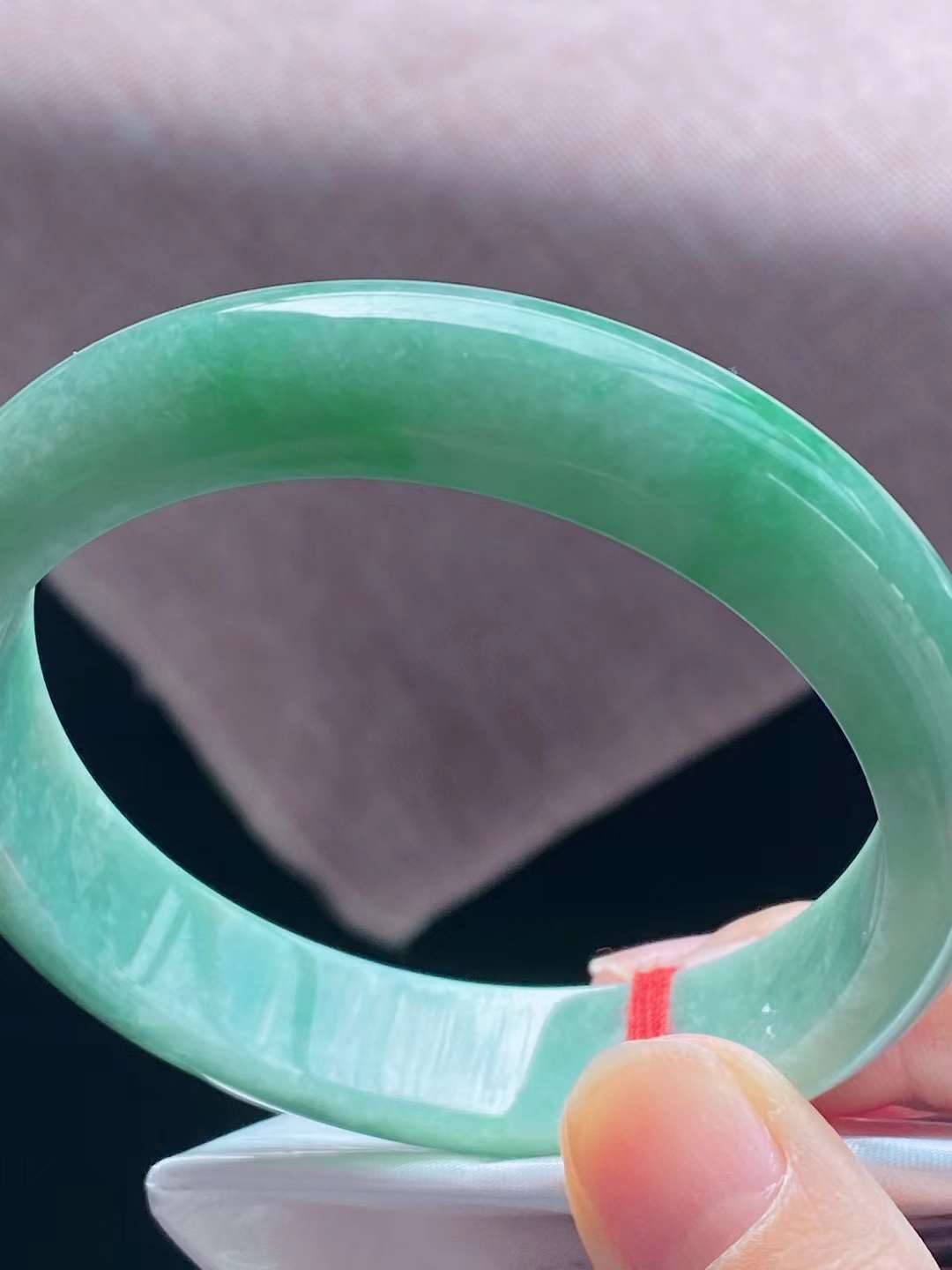 粗豆绿翡翠手镯满绿豆种翡翠手镯-第2张图片-翡翠网 粗豆绿翡翠手镯满绿豆种翡翠手镯-第2张图片-翡翠网