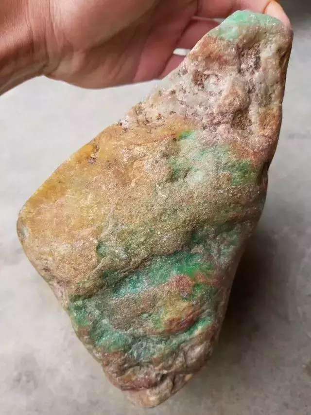 无色带翡翠原石中国哪个地区翡翠原石多-第2张图片-翡翠网 无色带翡翠原石中国哪个地区翡翠原石多-第2张图片-翡翠网