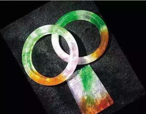 翡翠手镯的灵异故事,翡翠手镯真的有灵性吗-第2张图片-翡翠网 翡翠手镯的灵异故事,翡翠手镯真的有灵性吗-第2张图片-翡翠网