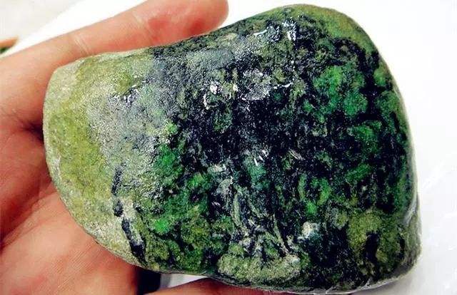 包含在山里能捡到翡翠原石吗的词条-第1张图片-翡翠网 包含在山里能捡到翡翠原石吗的词条-第1张图片-翡翠网