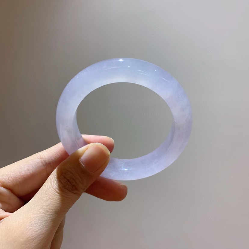 紫翡翠手镯的价格紫色冰种翡翠手镯价格-第1张图片-翡翠网 紫翡翠手镯的价格紫色冰种翡翠手镯价格-第1张图片-翡翠网