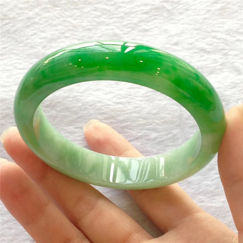 包含假的帝王绿的翡翠手镯什么样子的词条-第1张图片-翡翠网 包含假的帝王绿的翡翠手镯什么样子的词条-第1张图片-翡翠网