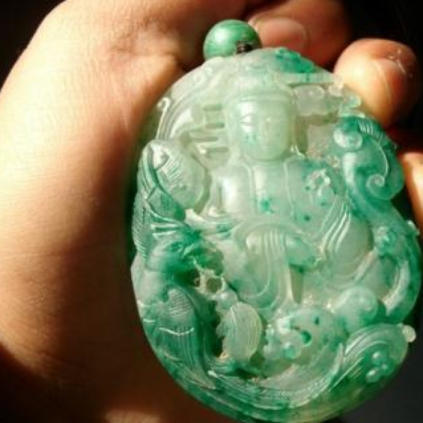 翡翠白玉怎么分辨真假翡翠有没有真假之分-第2张图片-翡翠网 翡翠白玉怎么分辨真假翡翠有没有真假之分-第2张图片-翡翠网