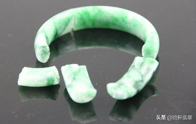 翡翠飘花基本知识翡翠飘花玉镯-第4张图片-翡翠网 翡翠飘花基本知识翡翠飘花玉镯-第4张图片-翡翠网