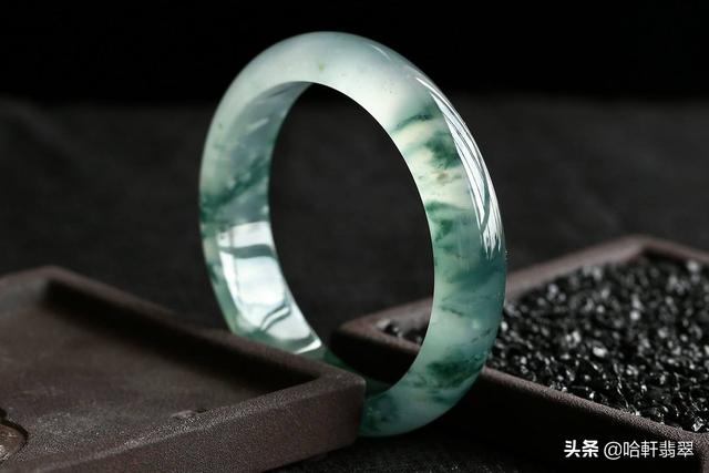 翡翠飘花基本知识翡翠飘花玉镯-第7张图片-翡翠网 翡翠飘花基本知识翡翠飘花玉镯-第7张图片-翡翠网