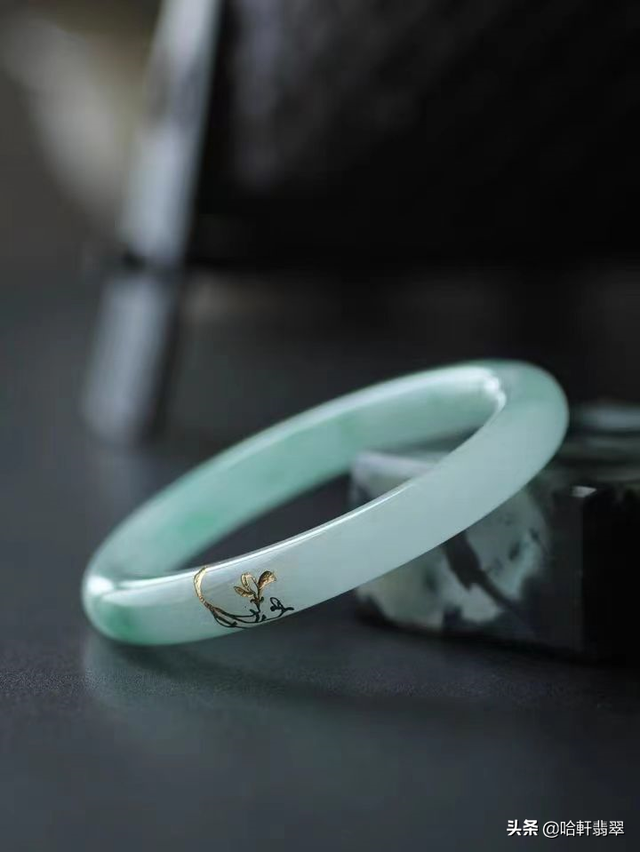 翡翠飘花基本知识翡翠飘花玉镯-第11张图片-翡翠网 翡翠飘花基本知识翡翠飘花玉镯-第11张图片-翡翠网