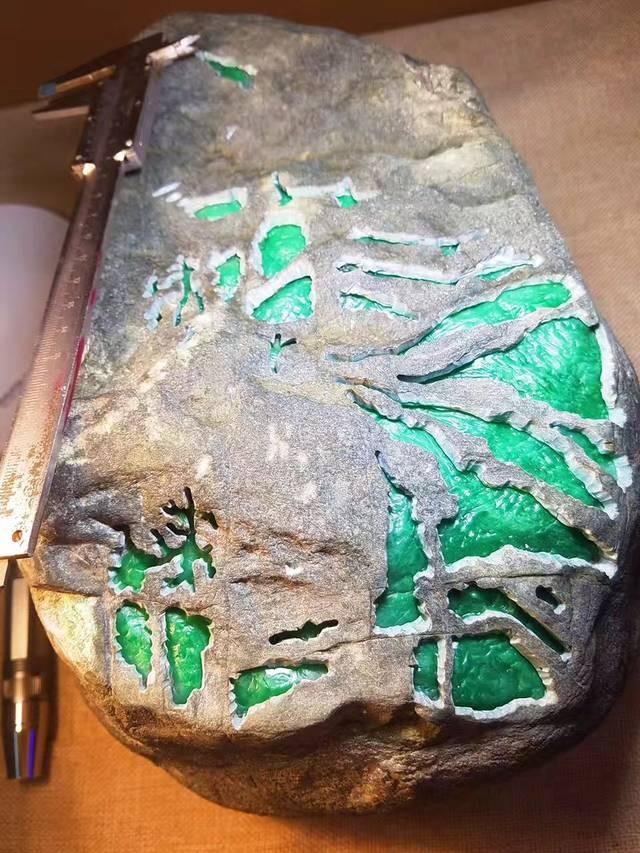 翡翠原石价格多少钱,翡翠原石价格对照表-第5张图片-翡翠网 翡翠原石价格多少钱,翡翠原石价格对照表-第5张图片-翡翠网